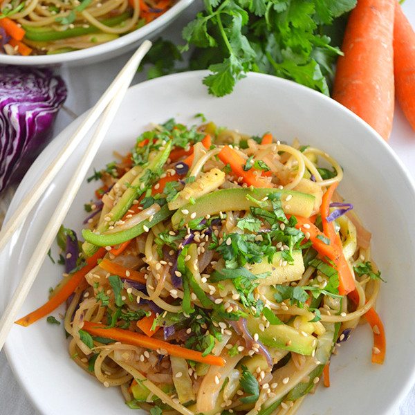 Pasta oriental de vegetales - Pizca de Sabor